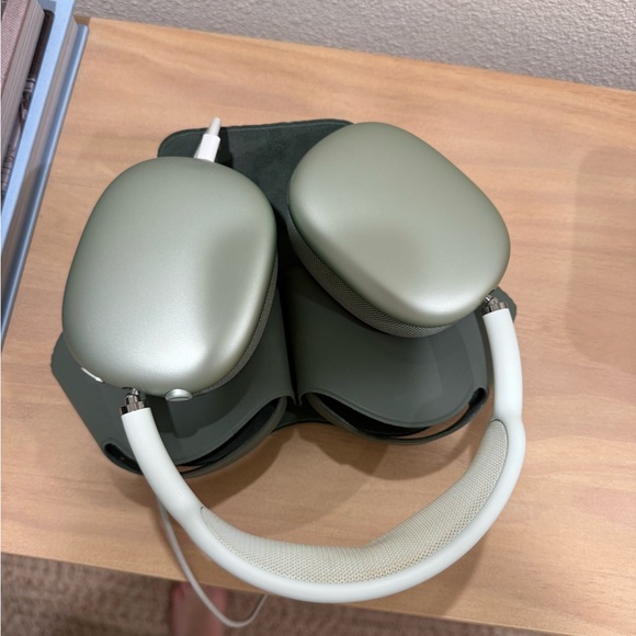 Green AirPod maxes - Picture 3 of 3